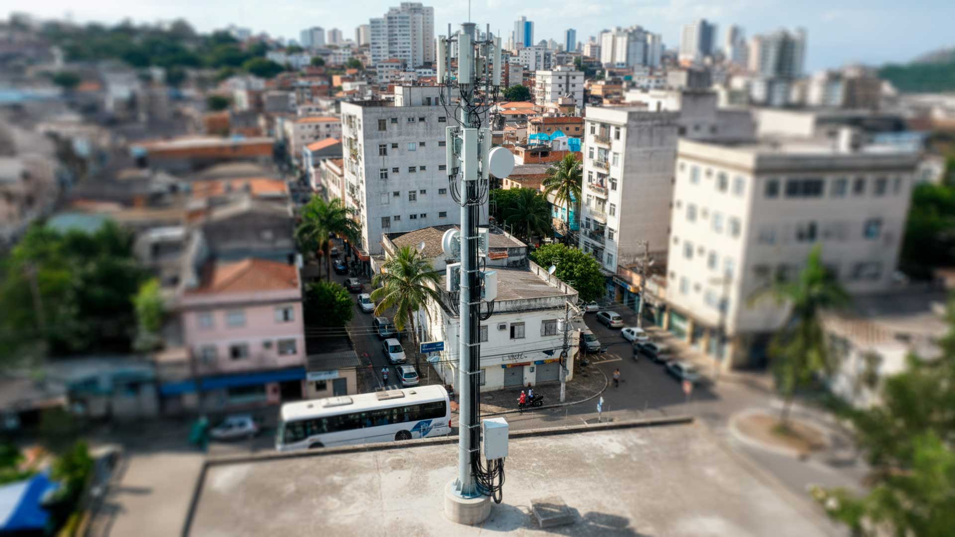 Monoposte Telecom: Conectividade Compacta e Eficiente